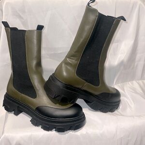 Chelsea Boots Green and Black Womens size 10 low platform heel NWT